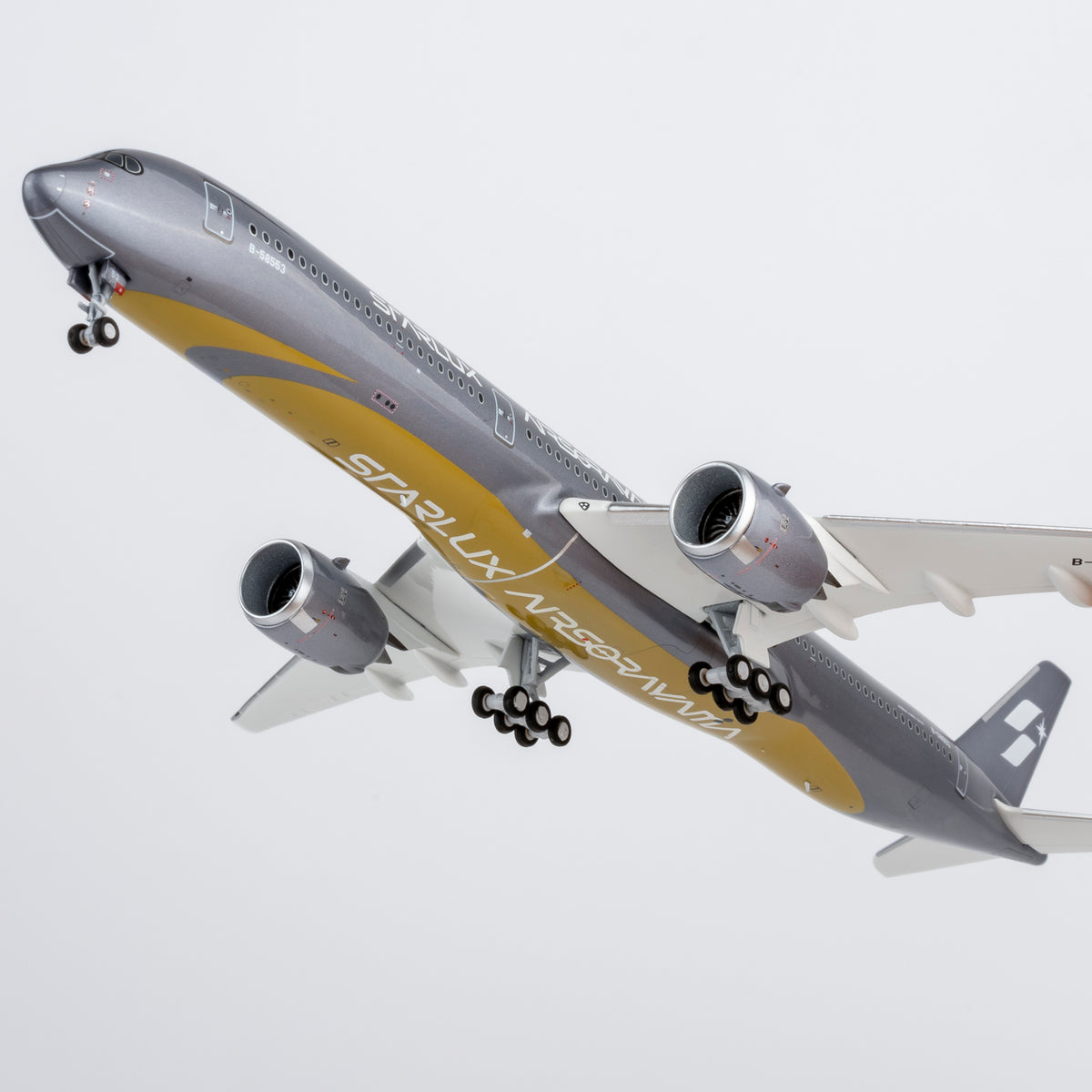 (Pre-sale) 1/400 Starlux Airlines A350-1000 "Airsorayama Silver" B-58553 YY350K03FD