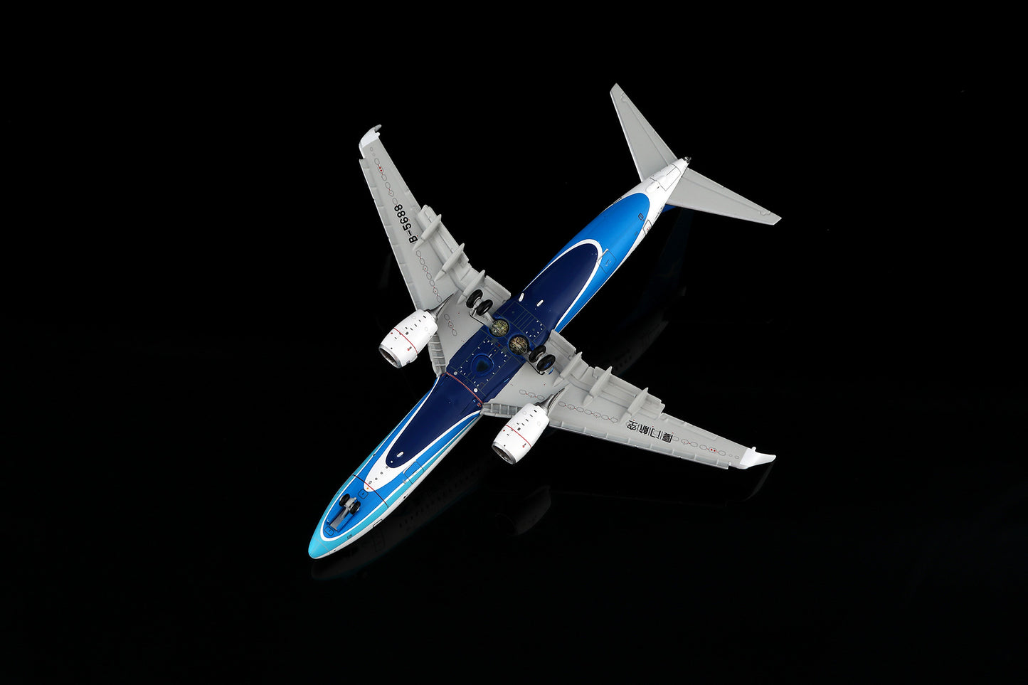 Xiamen Airlines Boeing 737-800 B-5688 Flap-down