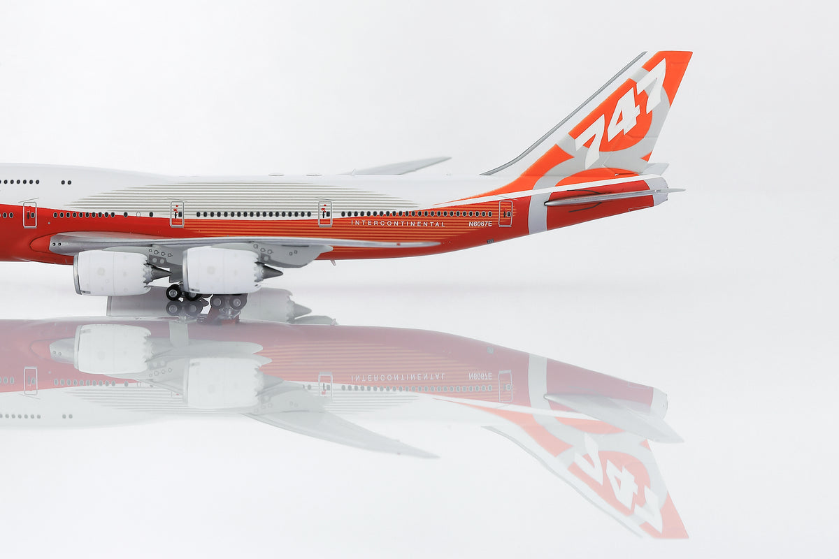 1/400 Boeing Company B747-8 Red "House livery" B631002