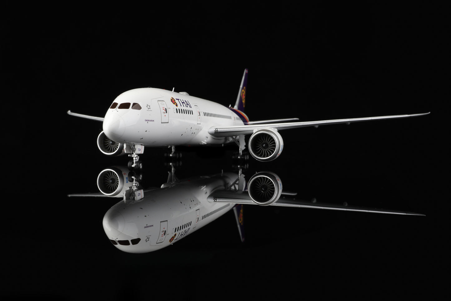 Thai Airways B787-8 HS-TQA