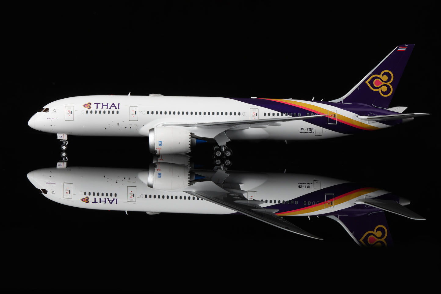 Thai Airways B787-8 HS-TQF