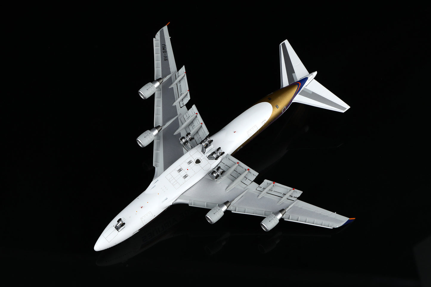 Singapore Boeing 747-400 Reg. 9V-SMU Flap-down image 4