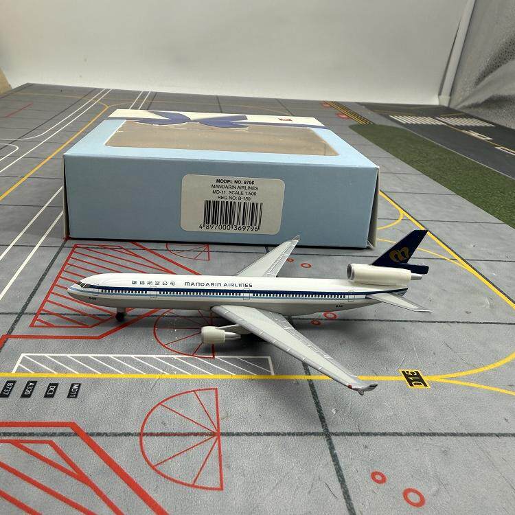 1/500 Mandarin Airlines MD-11 B-150 - image 2