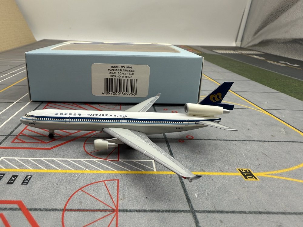 1/500 Mandarin Airlines MD-11 B-18172 - cover