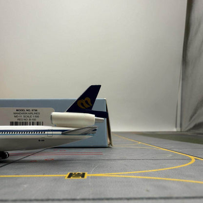 1/500 Mandarin Airlines MD-11 B-150 - image 4