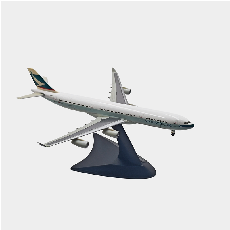 1/400 Cathay Pacific B747-400 B-HUI