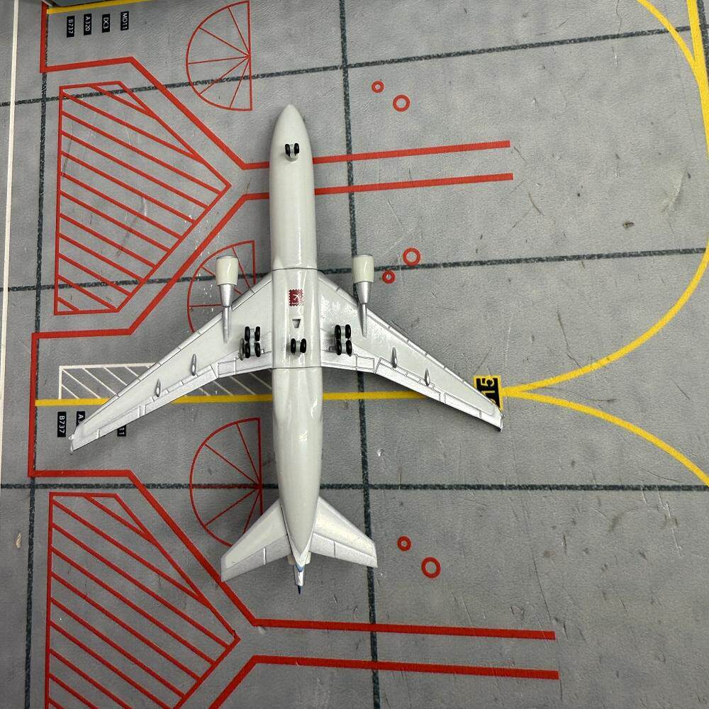 1/500 Mandarin Airlines MD-11 B-150 - image 5