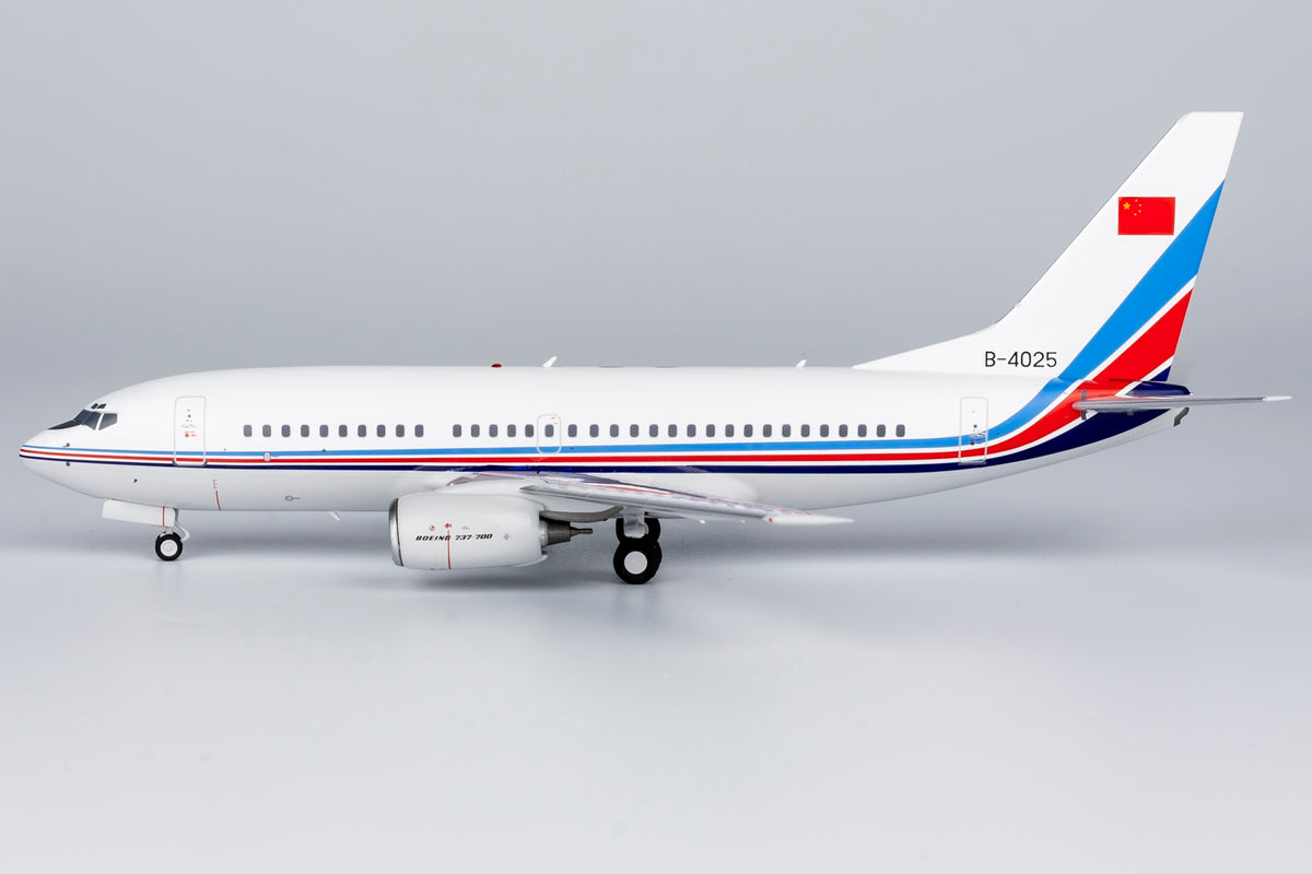 1/200 PLA Air Force Boeing 737-700 B-4025 NG05001