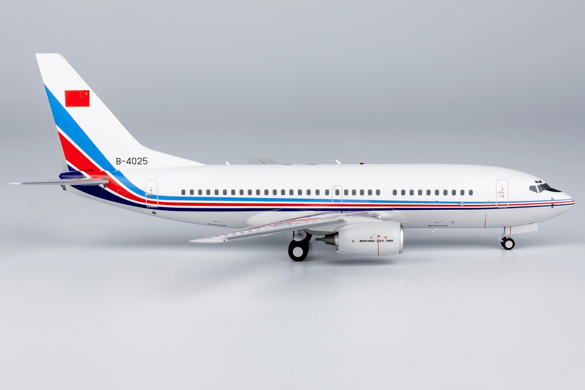 1/200 PLA Air Force Boeing 737-700 B-4025 NG05001