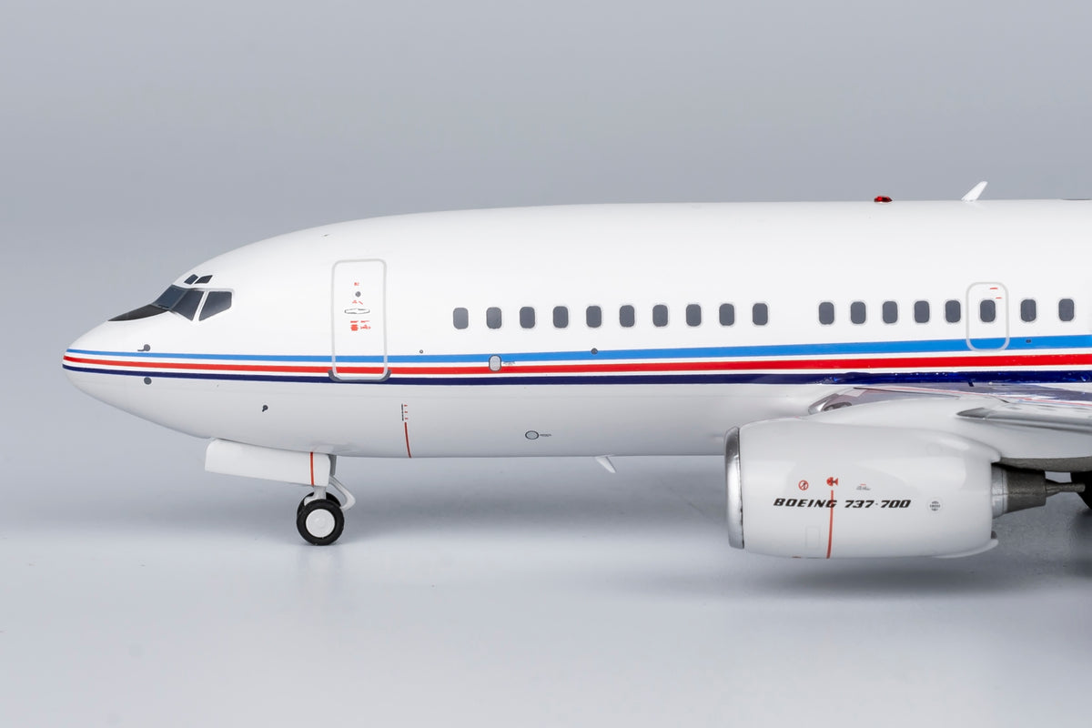 1/200 PLA Air Force Boeing 737-700 B-4026 NG05003