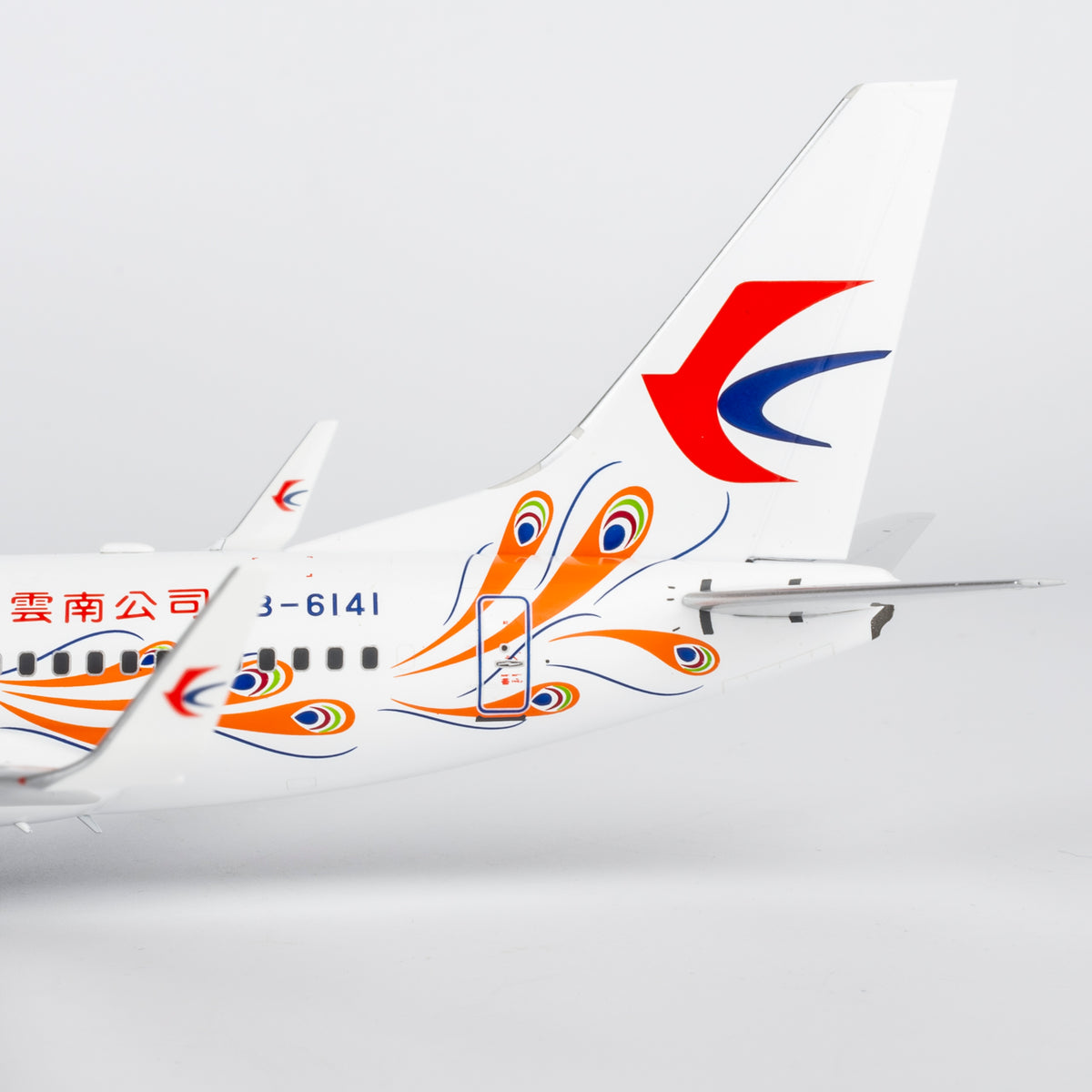 1/200 China Eastern Airlines Boeing 737-700 B-6141 NG05024
