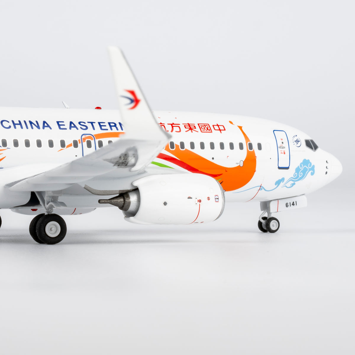 1/200 China Eastern Airlines Boeing 737-700 B-6141 NG05024