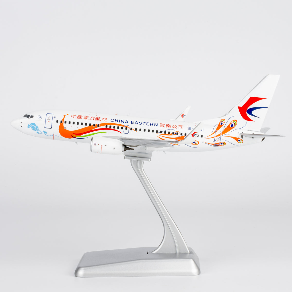 1/200 China Eastern Airlines Boeing 737-700 B-6141 NG05024