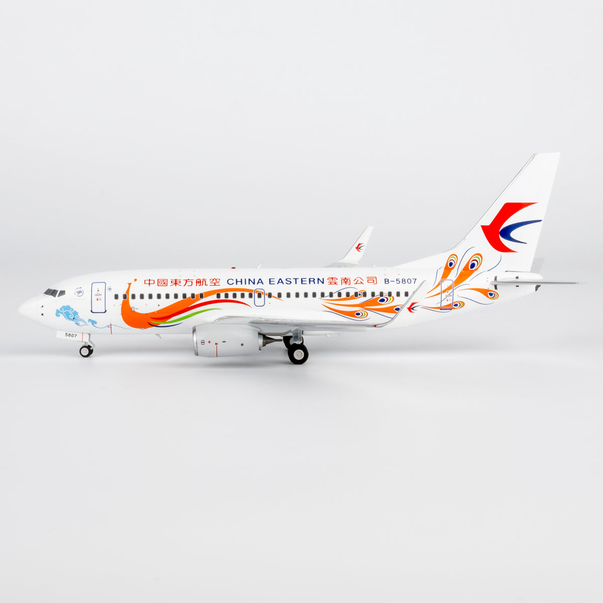 1/200 China Eastern Airlines Boeing 737-700 B-5807 "Yunnan Peacock" NG05025
