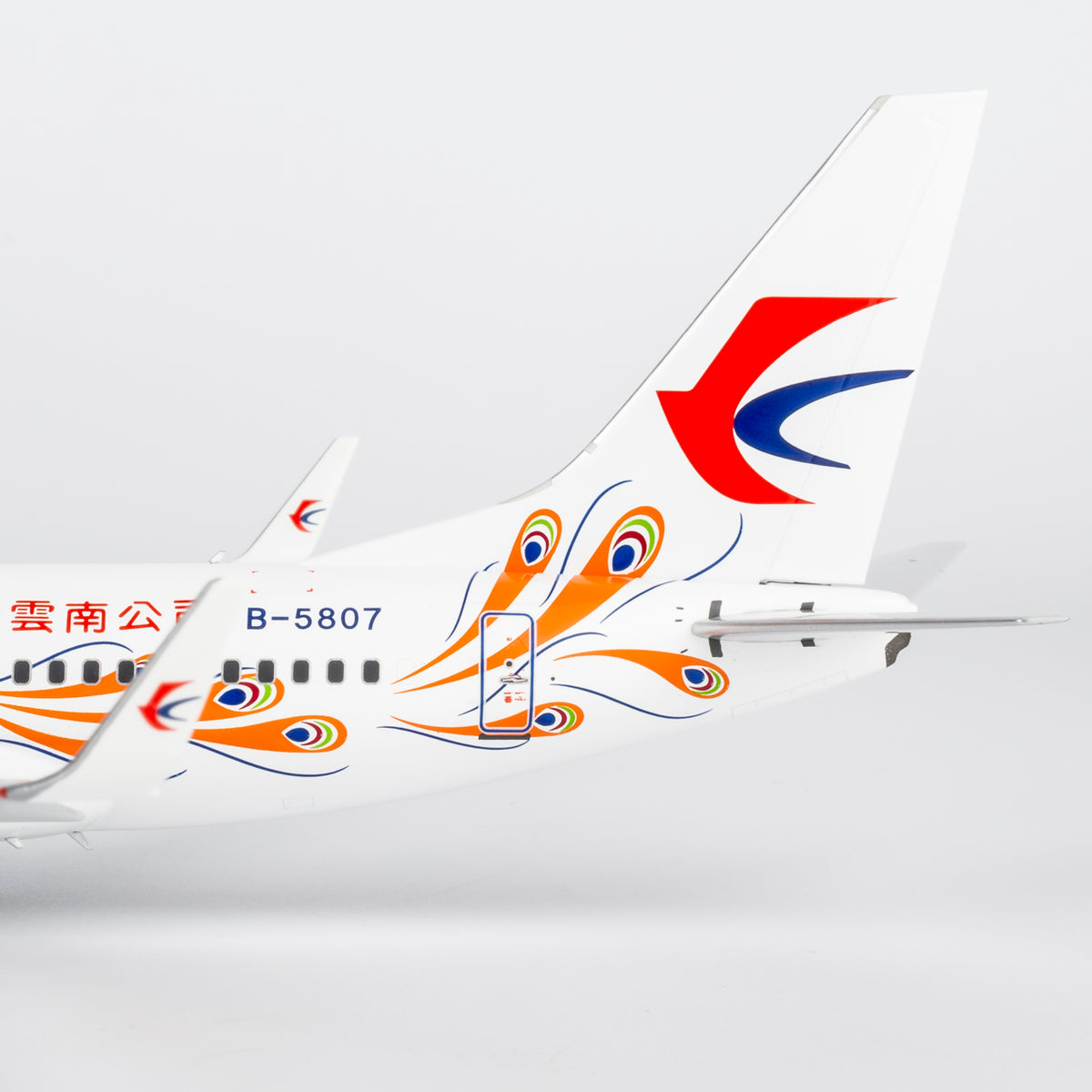 1/200 China Eastern Airlines Boeing 737-700 B-5807 "Yunnan Peacock" NG05025