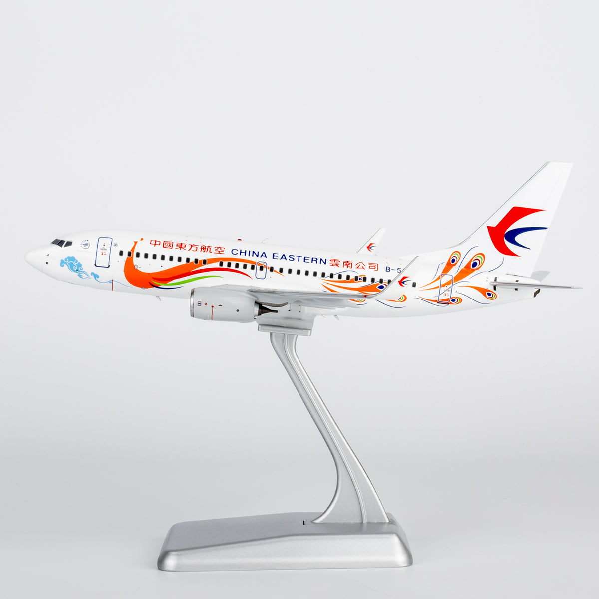 1/200 China Eastern Airlines Boeing 737-700 B-5807 "Yunnan Peacock" NG05025