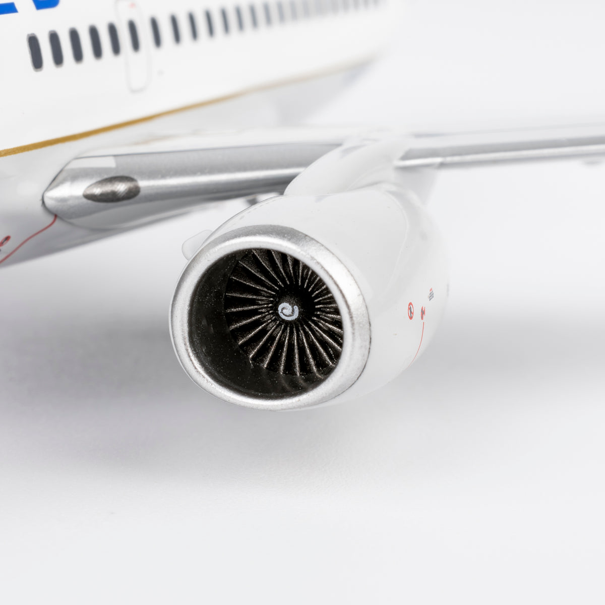 1/200 United Airlines Boeing 737-700 N27734 "CO-UA merged livery" NG05035