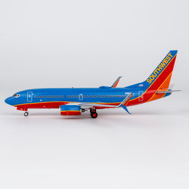 1/200 Southwest Airlines Boeing 737-700 N962WN "Canyon blue livery" NG05037