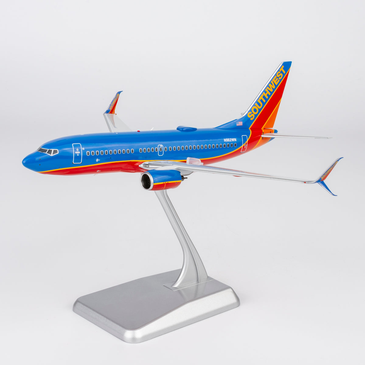 1/200 Southwest Airlines Boeing 737-700 N962WN "Canyon blue livery" NG05037