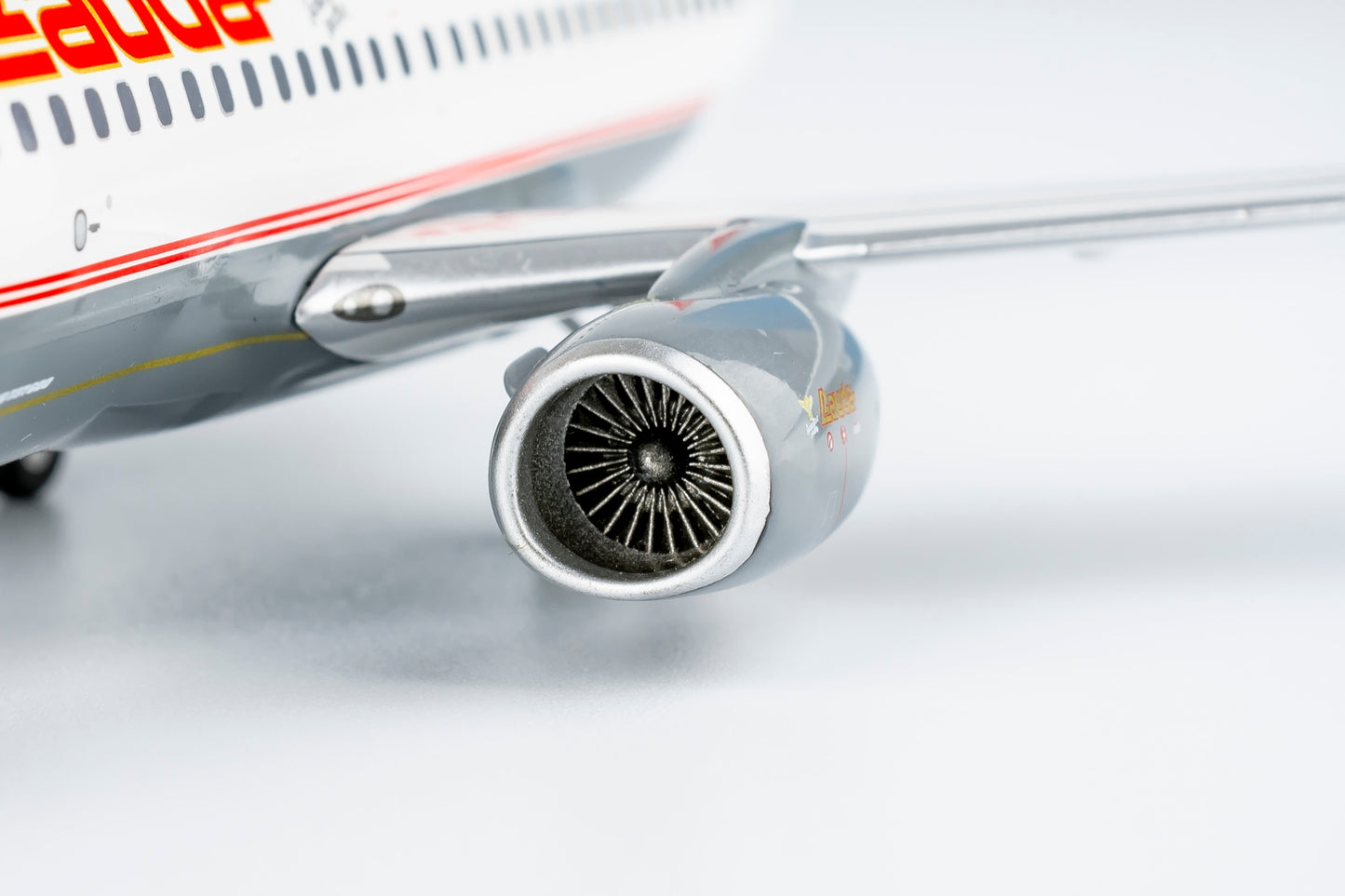 Lauda Air Boeing 737-600 OE-LNL
