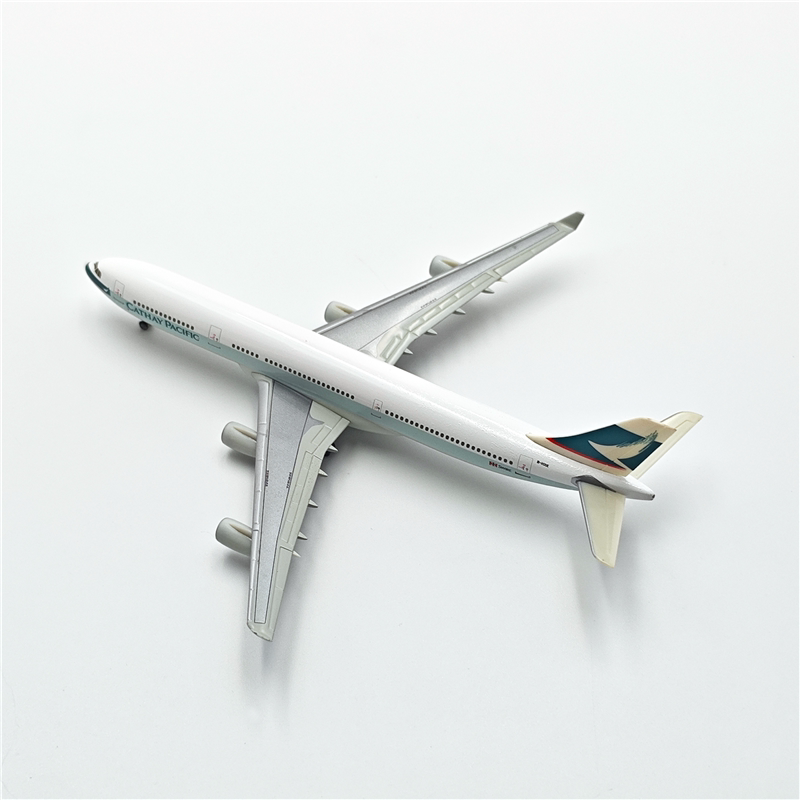 1/400 Cathay Pacific B747-400 B-HUI