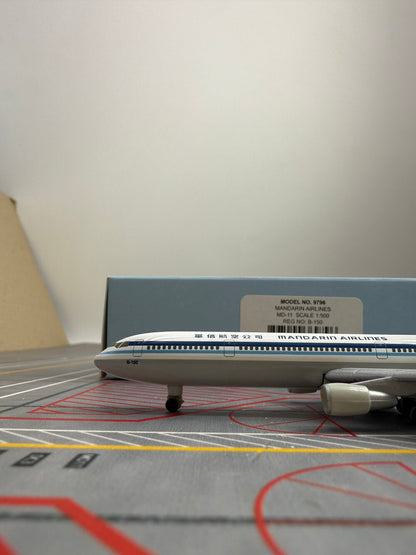 1/500 Mandarin Airlines MD-11 B-18172 - image 4