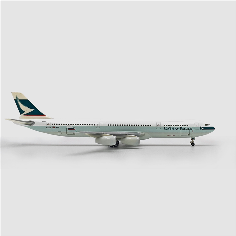 1/400 Cathay Pacific B747-400 B-HUI