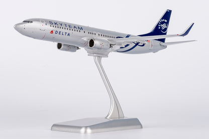 1/200 Delta Air Lines Boeing 737-800 N3761R NG08015
