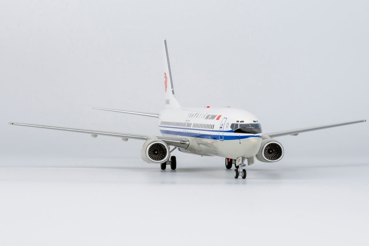 1/200 Air China Boeing 737-800 B-2642 NG08045