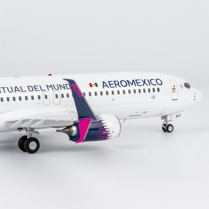 1/200 Aerom¨¦xico Boeing 737-800 N957AM "new paint with scimitar winglets; 'La Aerol¨ªnea M¨¢s Puntual Del Mundo' titles" NG08067