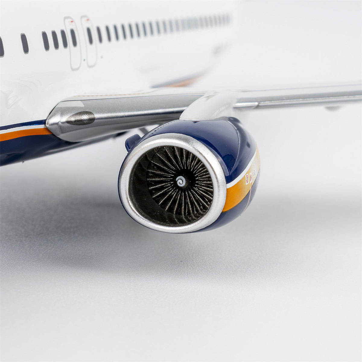 1/200 ATA Airlines Boeing 737-800 N333TZ NG08069