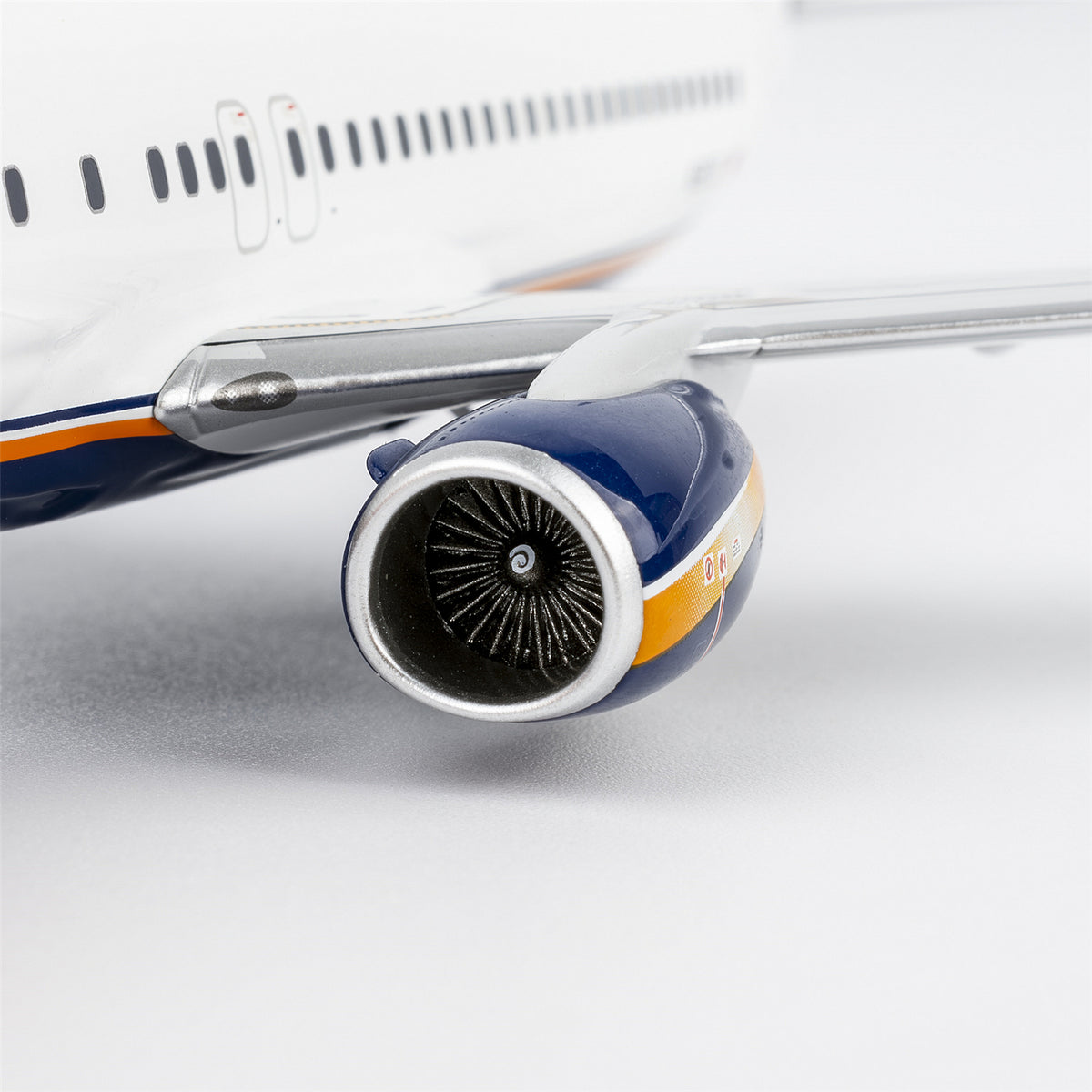 1/200 ATA Airlines Boeing 737-800 N331TZ NG08070