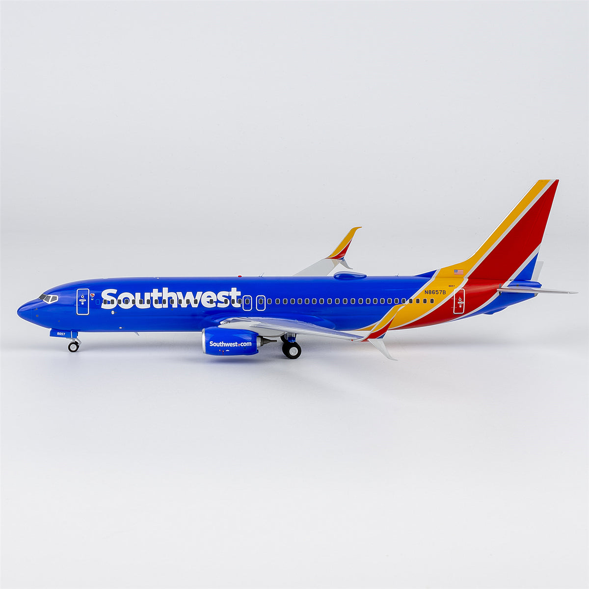 1/200 Southwest Airlines Boeing 737-800 N8657B "Heart livery with halogen landing lights; with scimitar winglets" NG08073