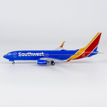 1/200 Southwest Airlines Boeing 737-800 N8657B "Heart livery with halogen landing lights; with scimitar winglets" NG08073