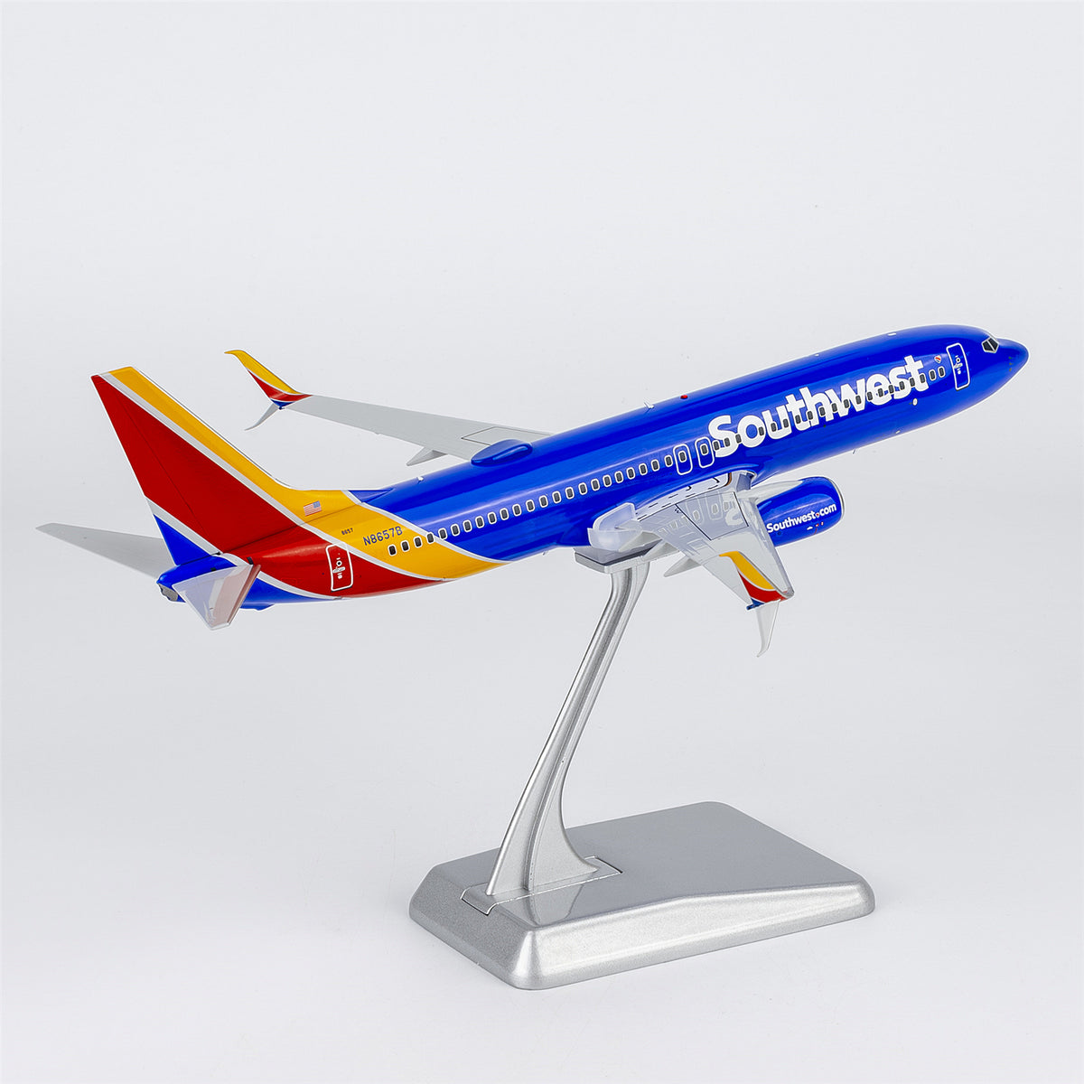 1/200 Southwest Airlines Boeing 737-800 N8657B "Heart livery with halogen landing lights; with scimitar winglets" NG08073