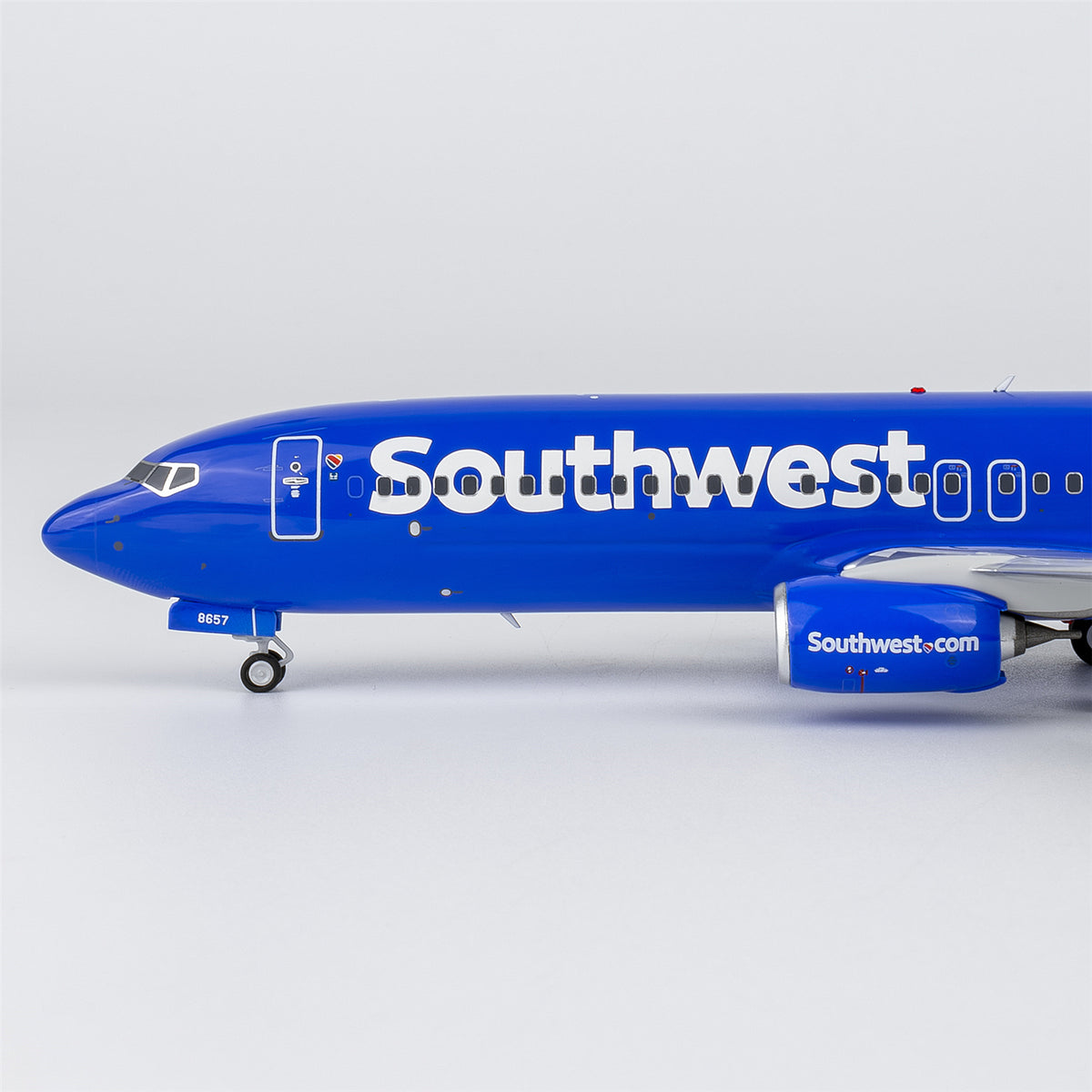 1/200 Southwest Airlines Boeing 737-800 N8657B "Heart livery with halogen landing lights; with scimitar winglets" NG08073