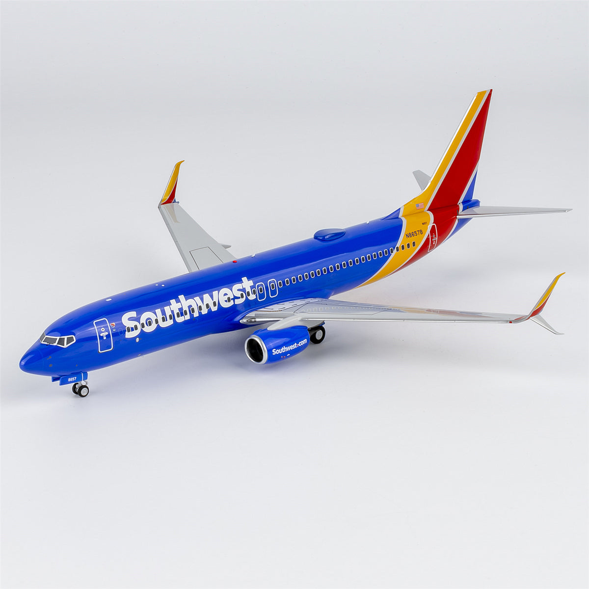 1/200 Southwest Airlines Boeing 737-800 N8657B "Heart livery with halogen landing lights; with scimitar winglets" NG08073