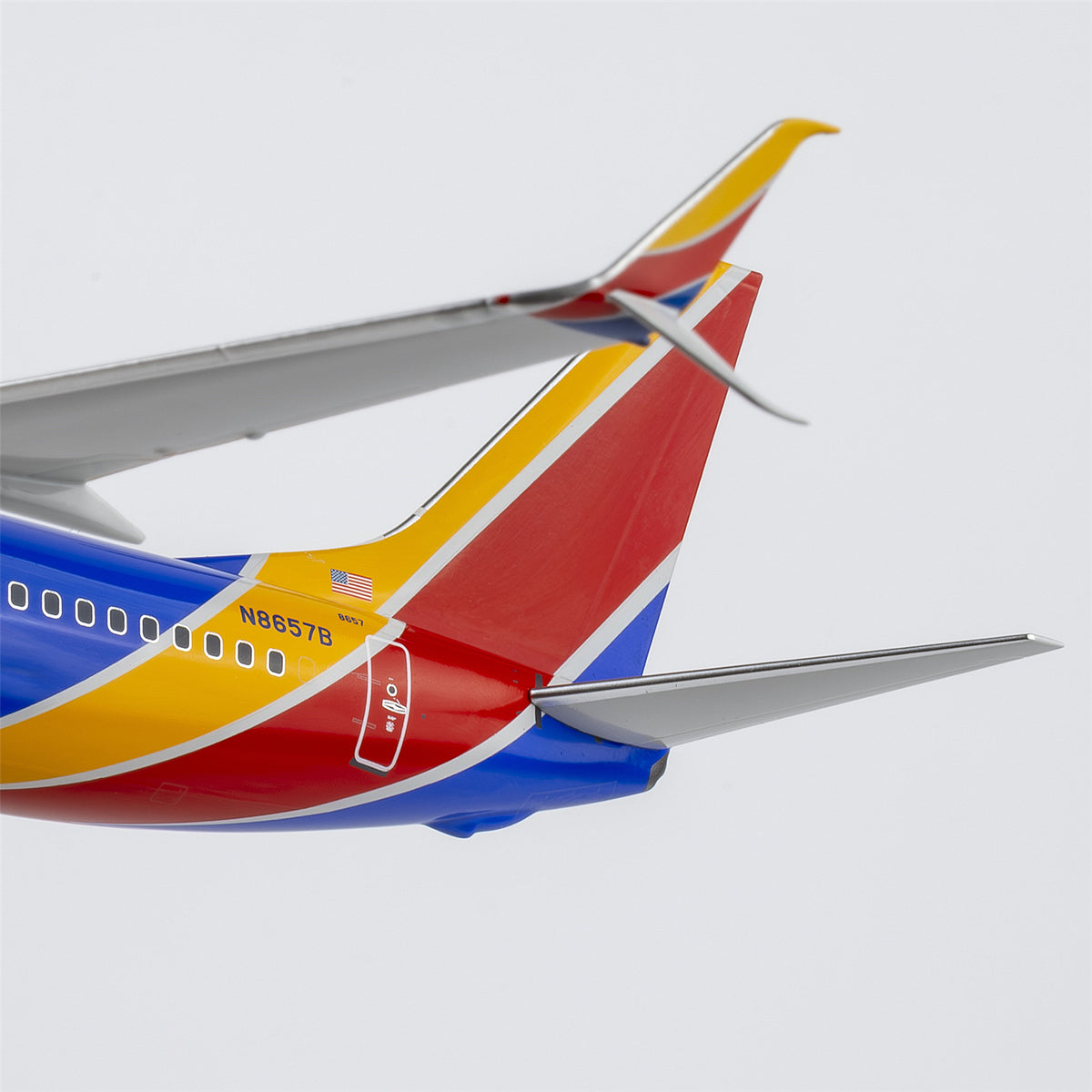 1/200 Southwest Airlines Boeing 737-800 N8657B "Heart livery with halogen landing lights; with scimitar winglets" NG08073