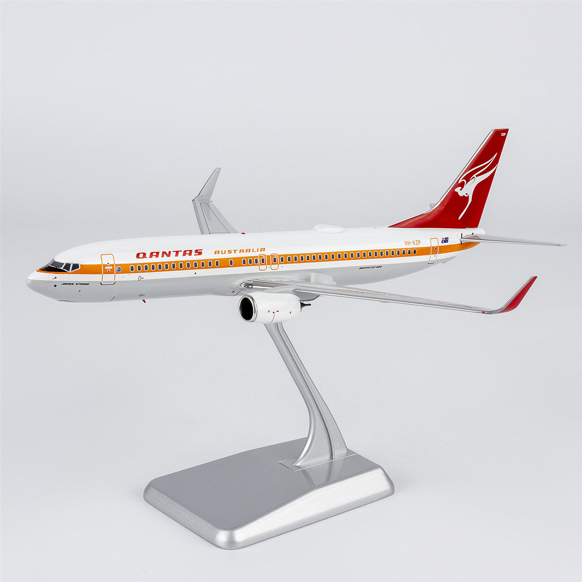 1/200 Qantas Boeing 737-800 VH-XZP NG08075