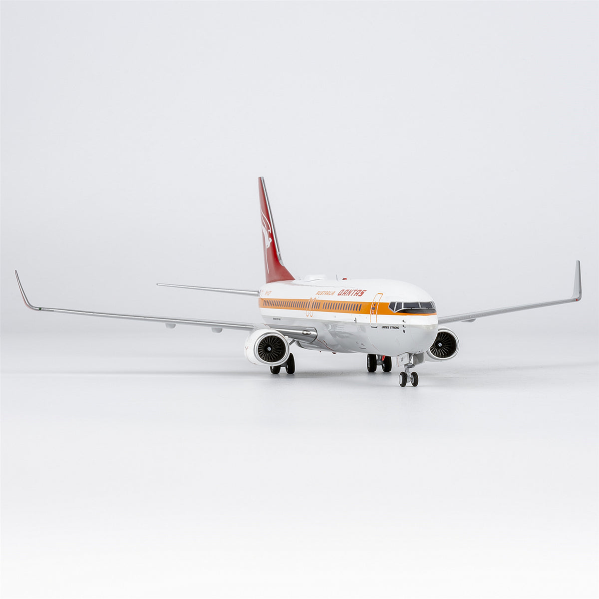 1/200 Qantas Boeing 737-800 VH-XZP NG08075
