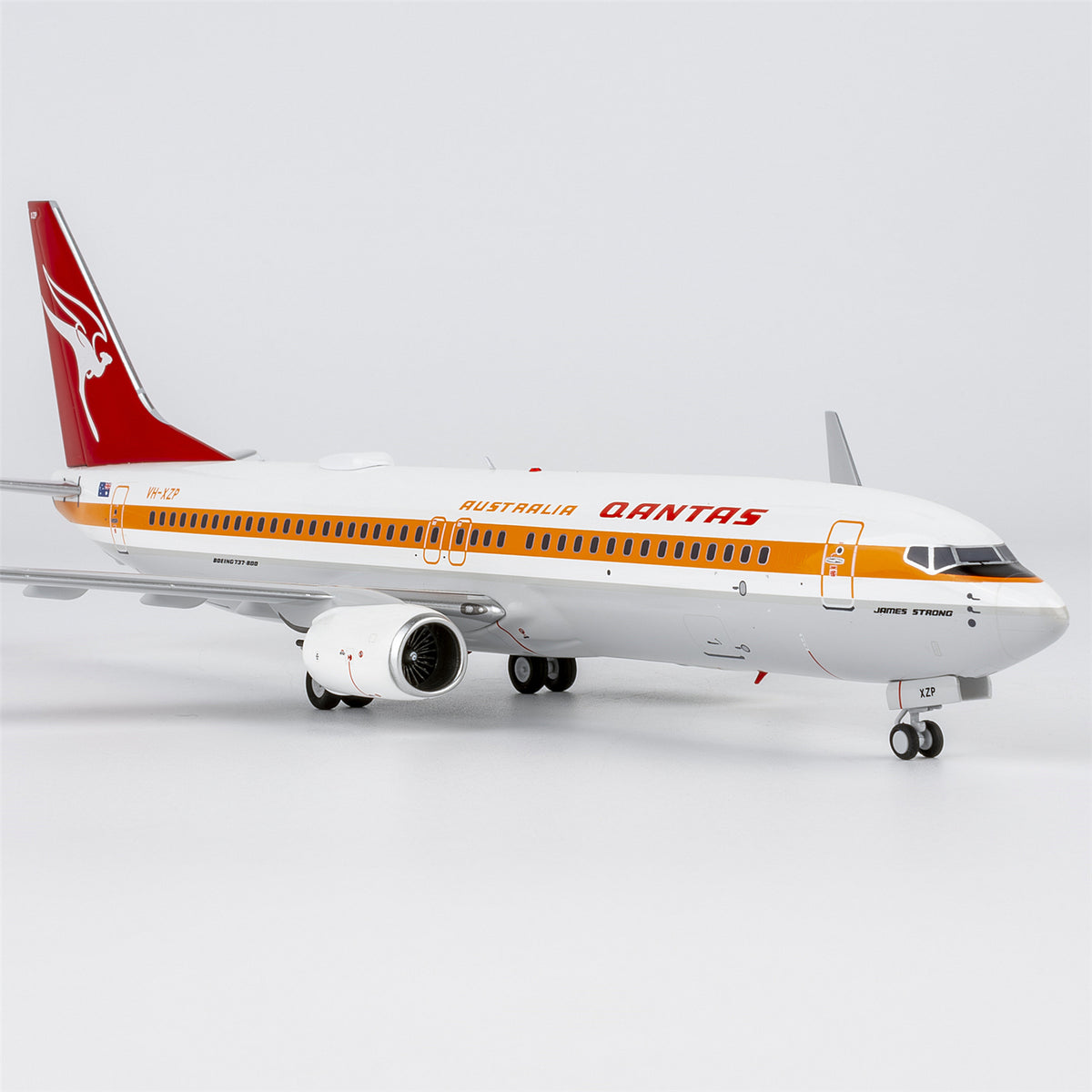 1/200 Qantas Boeing 737-800 VH-XZP NG08075
