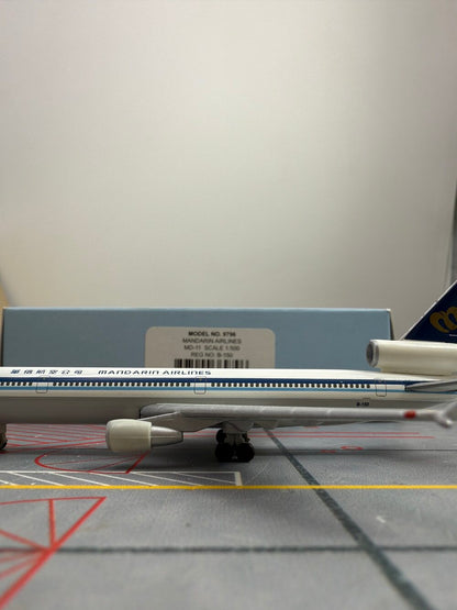 1/500 Mandarin Airlines MD-11 B-18172 - image 5