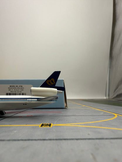 1/500 Mandarin Airlines MD-11 B-18172 - image 6