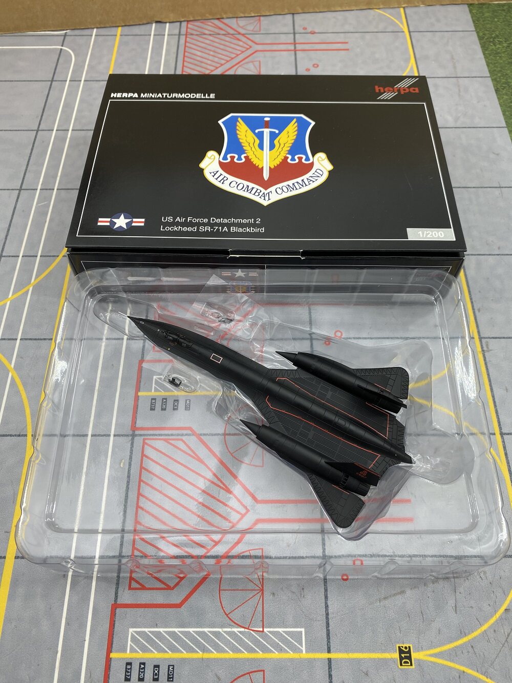 1/200 United States Air Force SR-71A 553629 - cover