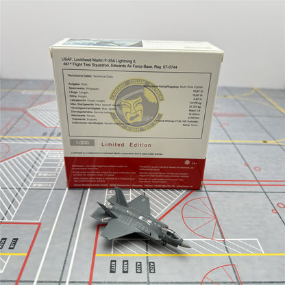 1/200 United States Air Force F-35A 07-0744 556521 - cover
