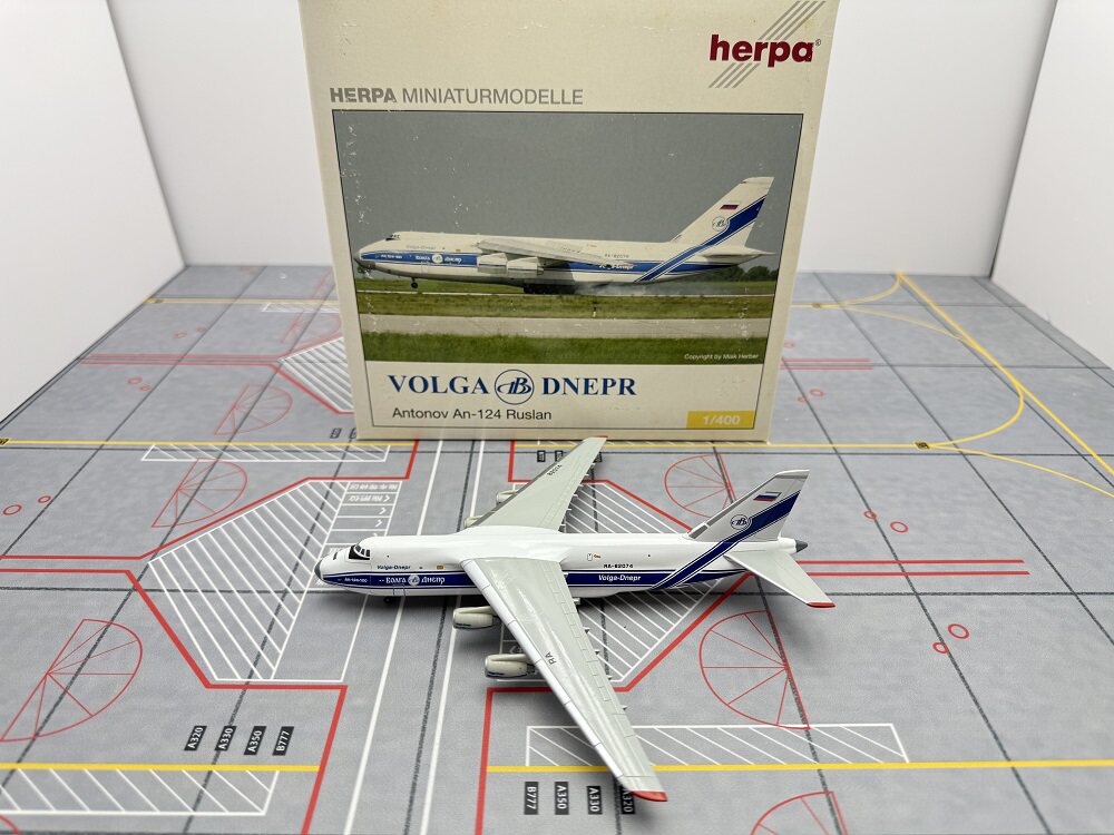 1/400 Volga-Dnepr AN-124 RA-82074 561419 - cover