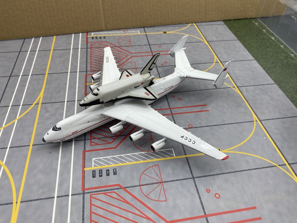 1/400 Antonov AN-225 562812 - cover