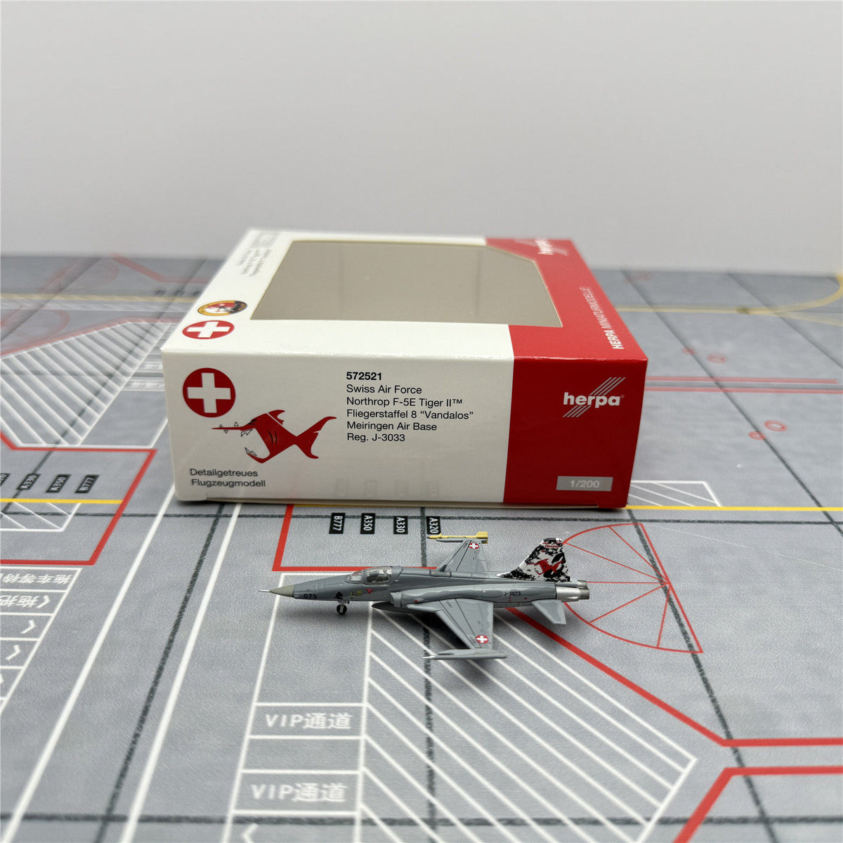 1/200 Swiss Air Force F-5E J-3033 572521 - cover