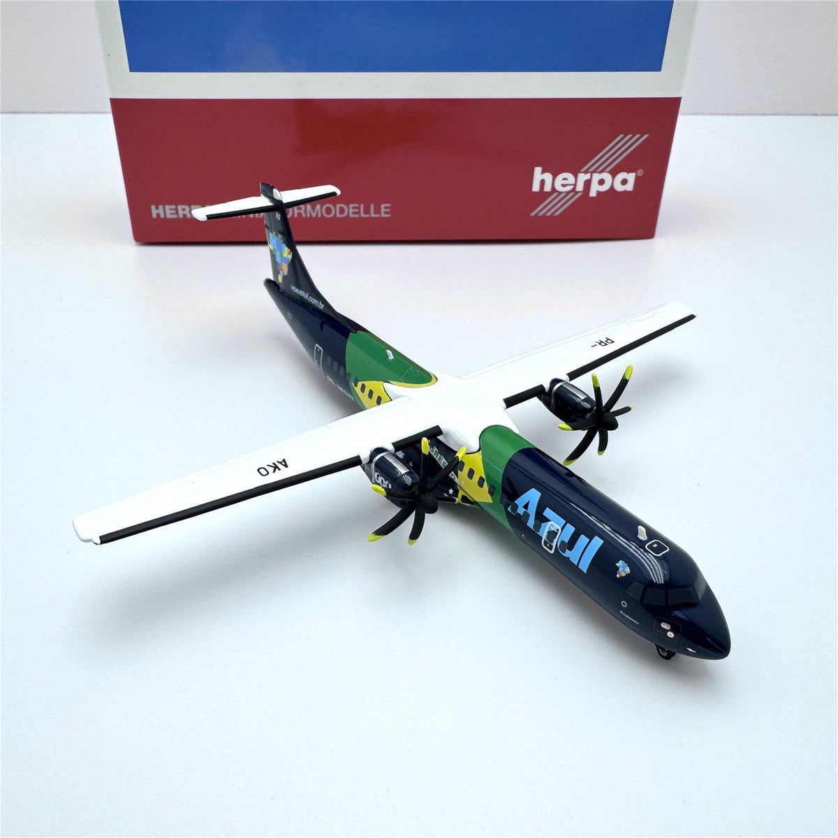 1/200 Azul ATR-72 PR-AKO 572675 - cover