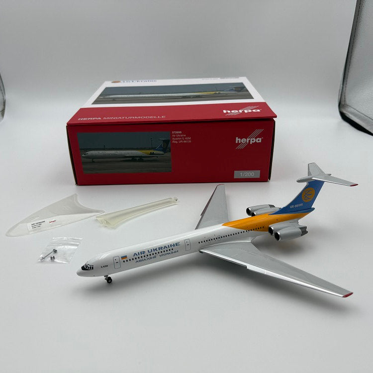 1/200 Air Ukraine IL-62 UR-86135 572699 - cover